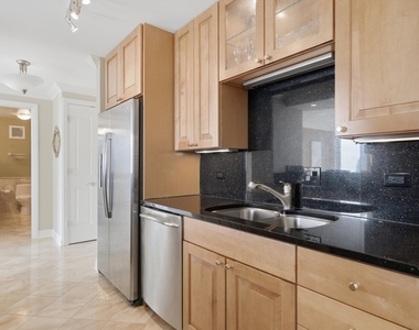 111 E Chestnut Street - Photo Thumbnail 10