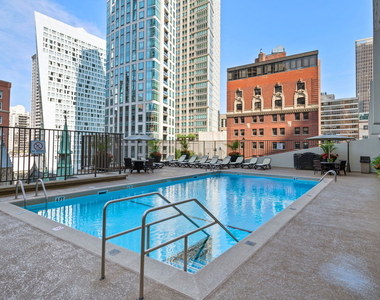 111 E Chestnut Street - Photo Thumbnail 15