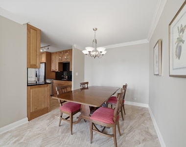 111 E Chestnut Street - Photo Thumbnail 7