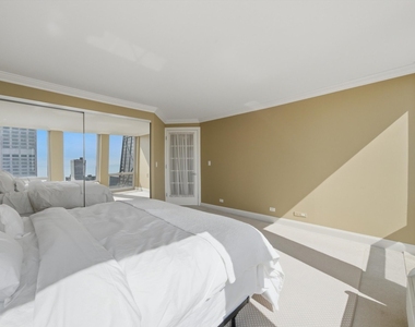 111 E Chestnut Street - Photo Thumbnail 11