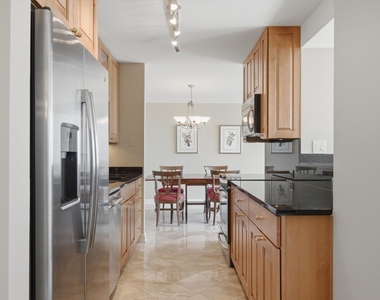 111 E Chestnut Street - Photo Thumbnail 8