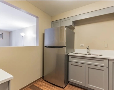 2325 N Neva Avenue - Photo Thumbnail 4