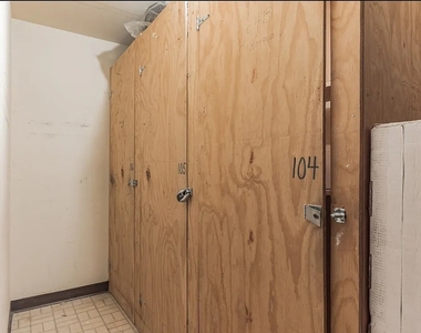 2325 N Neva Avenue - Photo Thumbnail 18