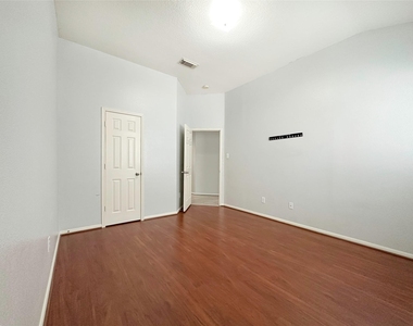 2910 Lemmingham Drive - Photo Thumbnail 13