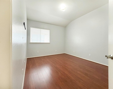 2910 Lemmingham Drive - Photo Thumbnail 11
