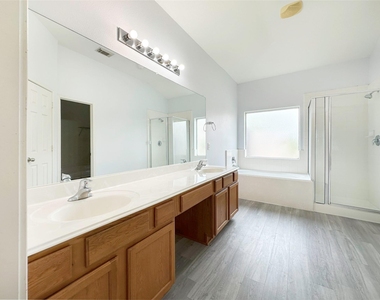 2910 Lemmingham Drive - Photo Thumbnail 23