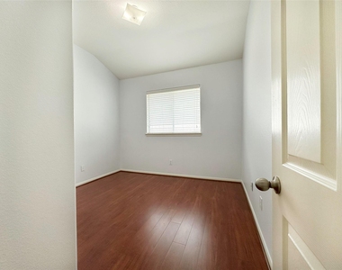 2910 Lemmingham Drive - Photo Thumbnail 14