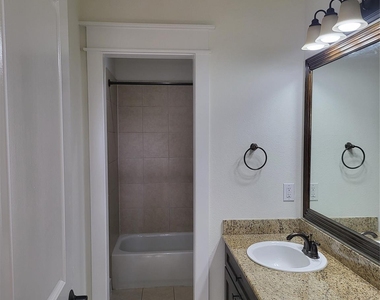 2423 Roufa Road - Photo Thumbnail 14