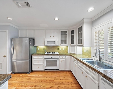 3115 Glen Haven Boulevard - Photo Thumbnail 4
