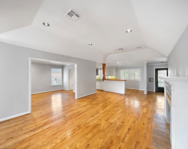 3115 Glen Haven Boulevard - Photo Thumbnail 6