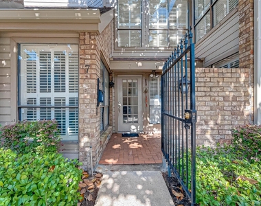 1908 Augusta Drive - Photo Thumbnail 2