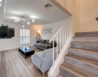 1908 Augusta Drive - Photo Thumbnail 10