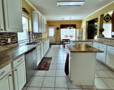 403 Green Stone Court - Photo Thumbnail 6