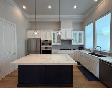 824 Cage Street - Photo Thumbnail 3