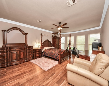 2895 Ragusa Lane - Photo Thumbnail 26