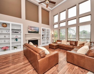 2895 Ragusa Lane - Photo Thumbnail 17