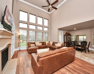 2895 Ragusa Lane - Photo Thumbnail 16
