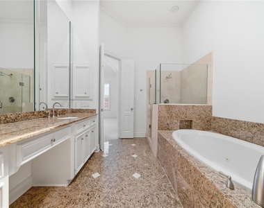 1329 Hyde Park Boulevard - Photo Thumbnail 23