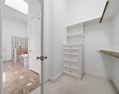1329 Hyde Park Boulevard - Photo Thumbnail 22
