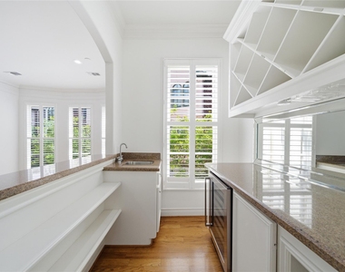 1329 Hyde Park Boulevard - Photo Thumbnail 14