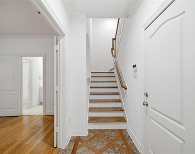 1329 Hyde Park Boulevard - Photo Thumbnail 3