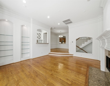 1329 Hyde Park Boulevard - Photo Thumbnail 9
