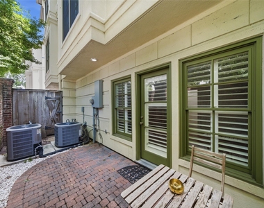1329 Hyde Park Boulevard - Photo Thumbnail 5