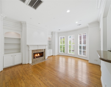 1329 Hyde Park Boulevard - Photo Thumbnail 8