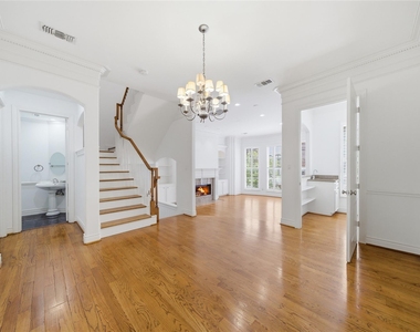 1329 Hyde Park Boulevard - Photo Thumbnail 7