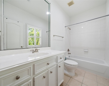 1329 Hyde Park Boulevard - Photo Thumbnail 25