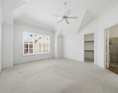 1329 Hyde Park Boulevard - Photo Thumbnail 19