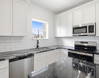 307 Bolden Street - Photo Thumbnail 8