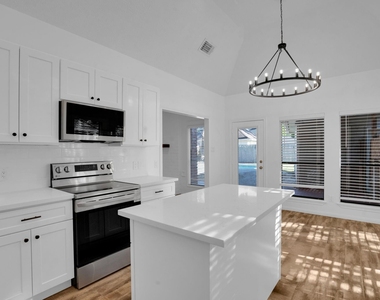 12411 Exbury Court - Photo Thumbnail 18