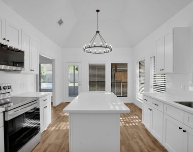 12411 Exbury Court - Photo Thumbnail 15