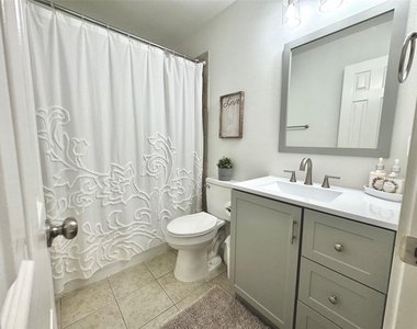 1404 Laguna Cove - Photo Thumbnail 9