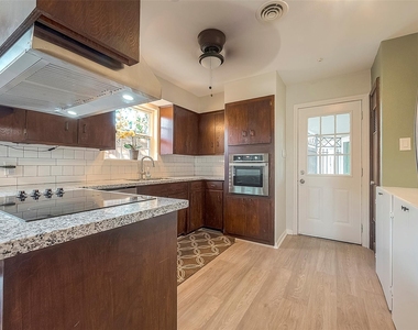 7810 Locke Lane - Photo Thumbnail 10