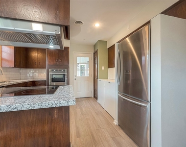 7810 Locke Lane - Photo Thumbnail 12