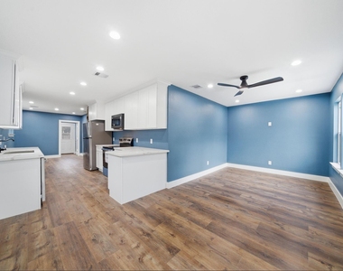 1210 Crockett Street - Photo Thumbnail 7