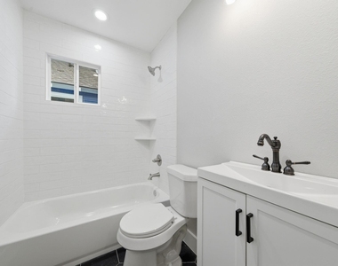 1210 Crockett Street - Photo Thumbnail 16