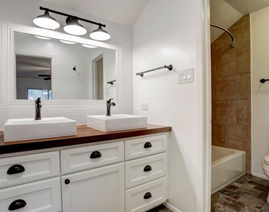 121 Misty Brook Lane - Photo Thumbnail 20