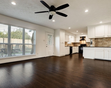 121 Misty Brook Lane - Photo Thumbnail 10