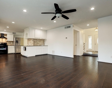121 Misty Brook Lane - Photo Thumbnail 9
