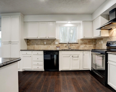 121 Misty Brook Lane - Photo Thumbnail 11