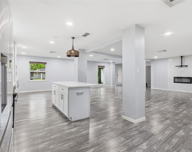 5347 Rutherglenn Drive - Photo Thumbnail 4
