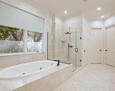 521 Lovett Boulevard - Photo Thumbnail 13
