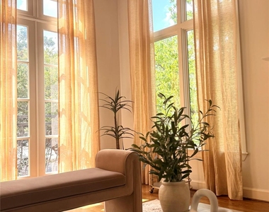 521 Lovett Boulevard - Photo Thumbnail 5