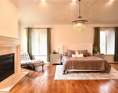 521 Lovett Boulevard - Photo Thumbnail 11
