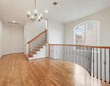 521 Lovett Boulevard - Photo Thumbnail 8