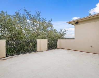 521 Lovett Boulevard - Photo Thumbnail 14
