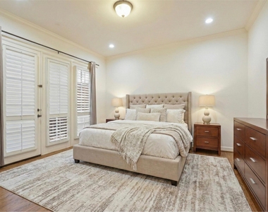 521 Lovett Boulevard - Photo Thumbnail 1